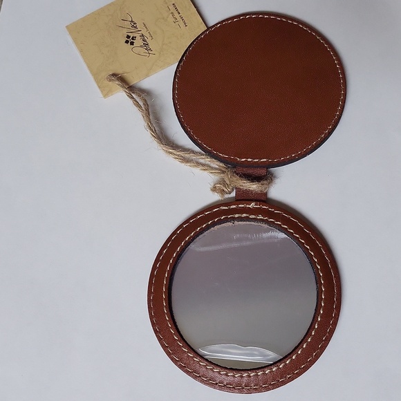 Patricia Nash Vintage Patch Turno Mirror - Picture 3 of 9